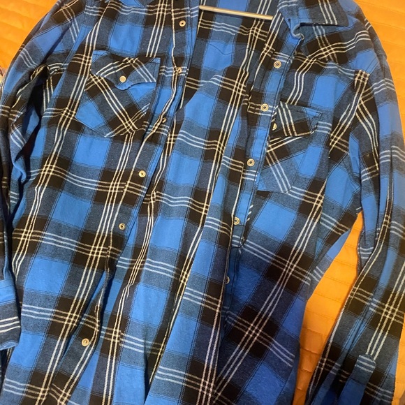 Nice mens wrangler button up shirt